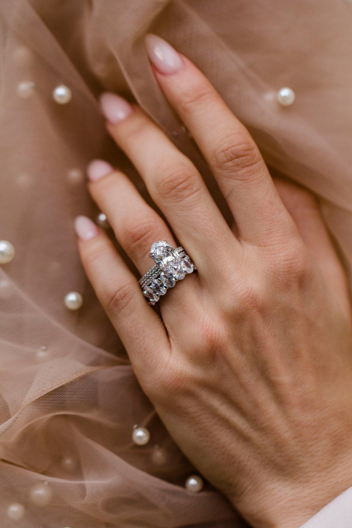 The Priscilla Band (6 Carat)