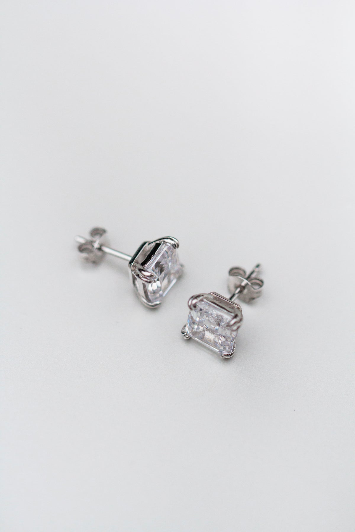 The Wren Studs (2.5 Carat)